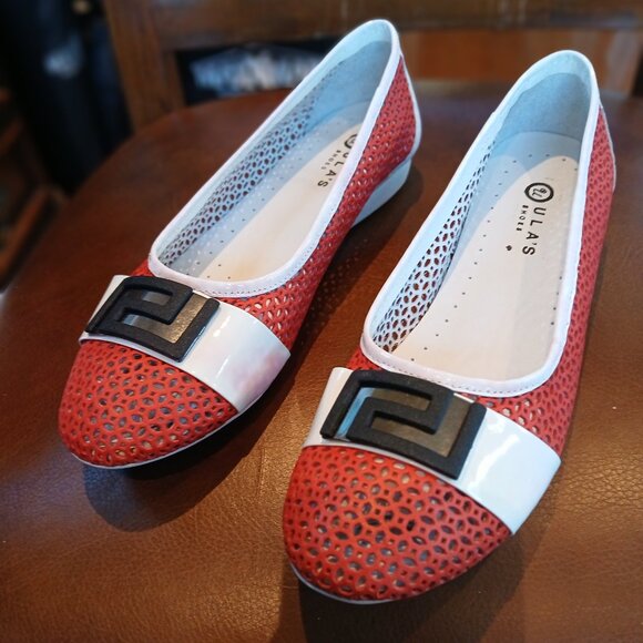 Comfortable and colorful low flats. - Picture 1 of 5